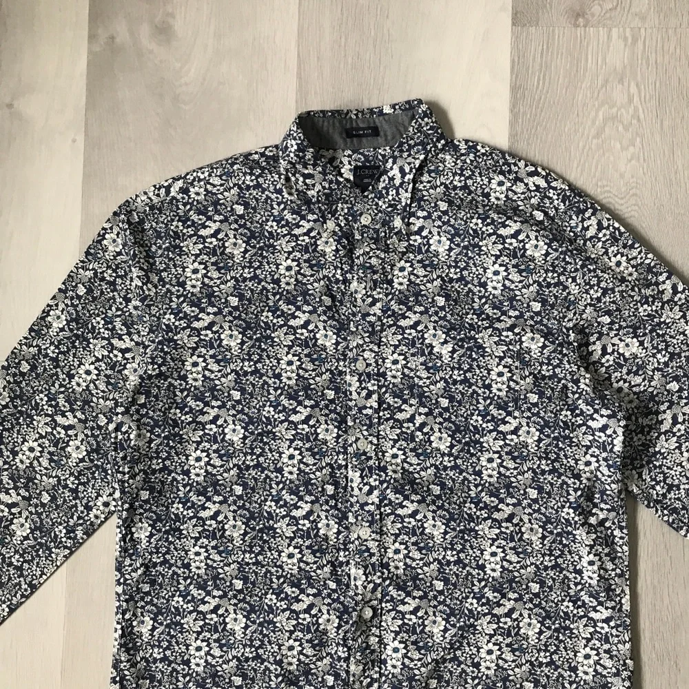 J CREW BLUE FLORAL SHIRT LONG SLEEVE BUTTON MENS LARGE